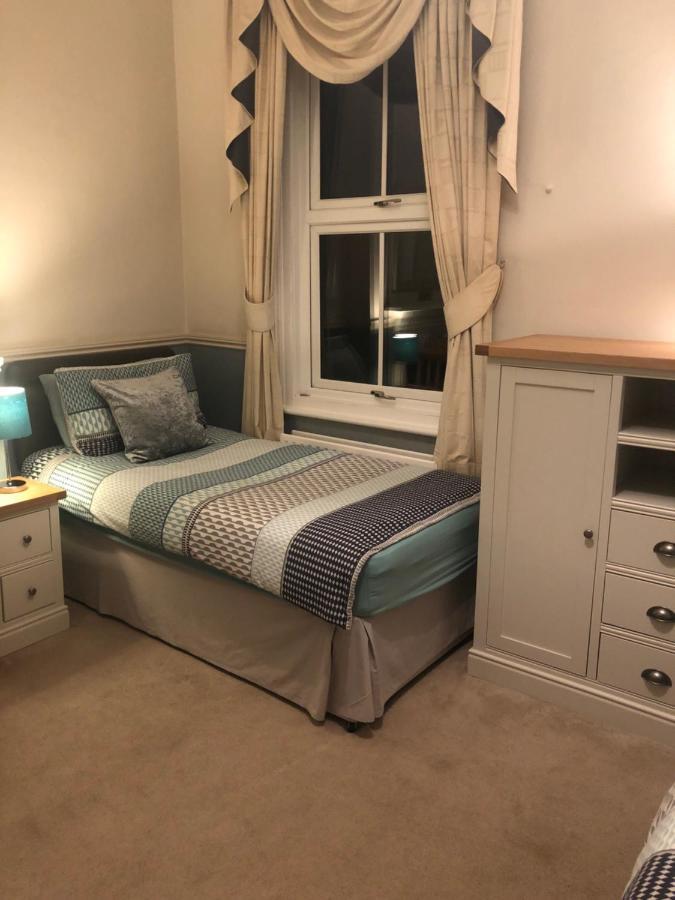 Netley Guest House Farnborough  Eksteriør billede